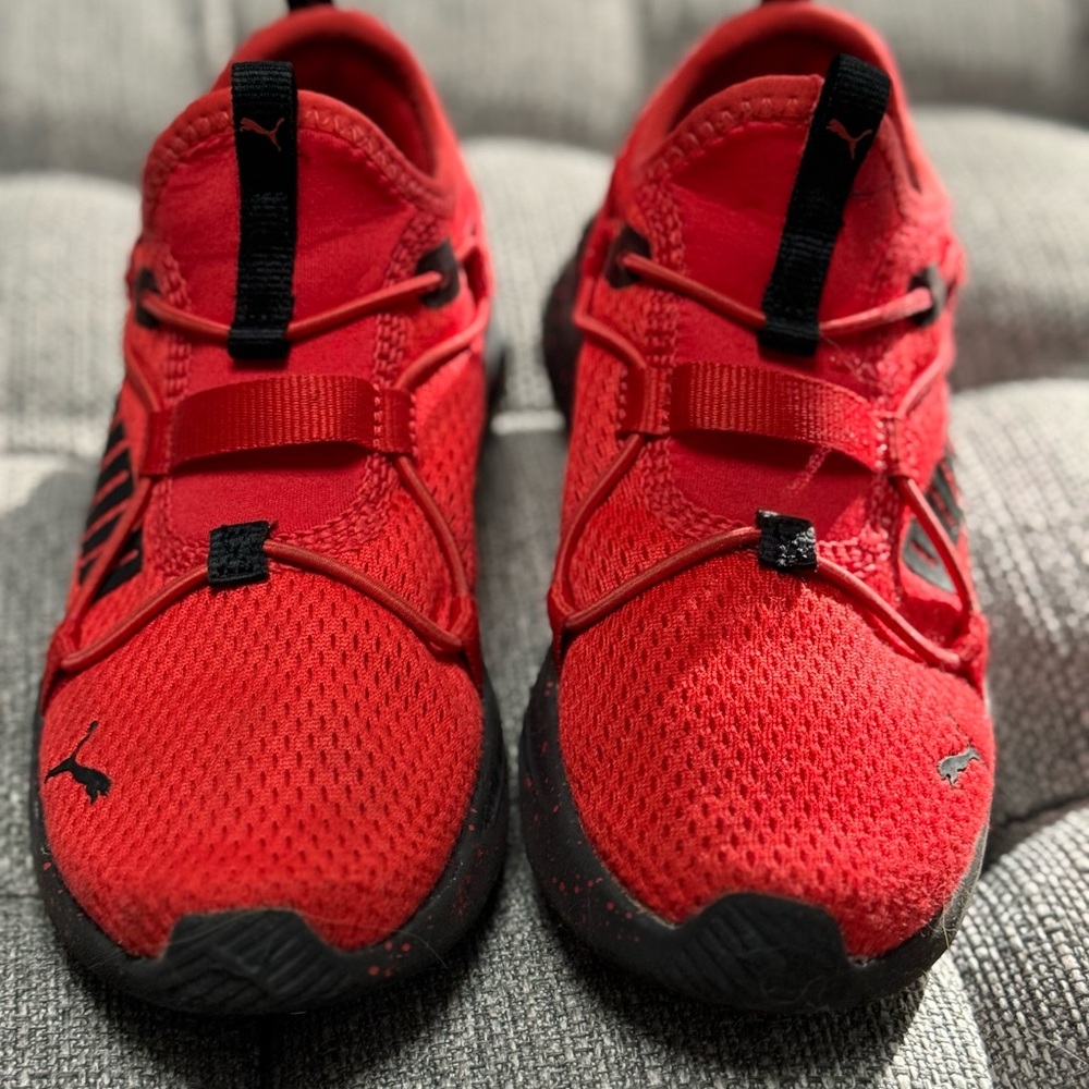 Puma sneakers size 1 (Little boys)